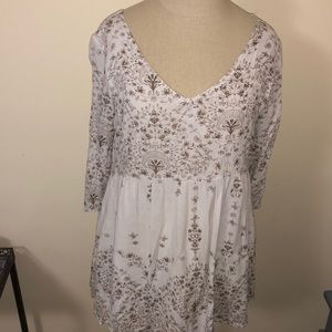 En Créme from Anthropologie Floral Pattern Long Flowy Shirt. Size small.